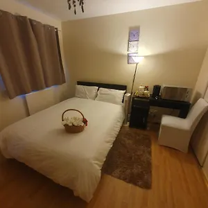 Double Size And Single In Barking Homestay